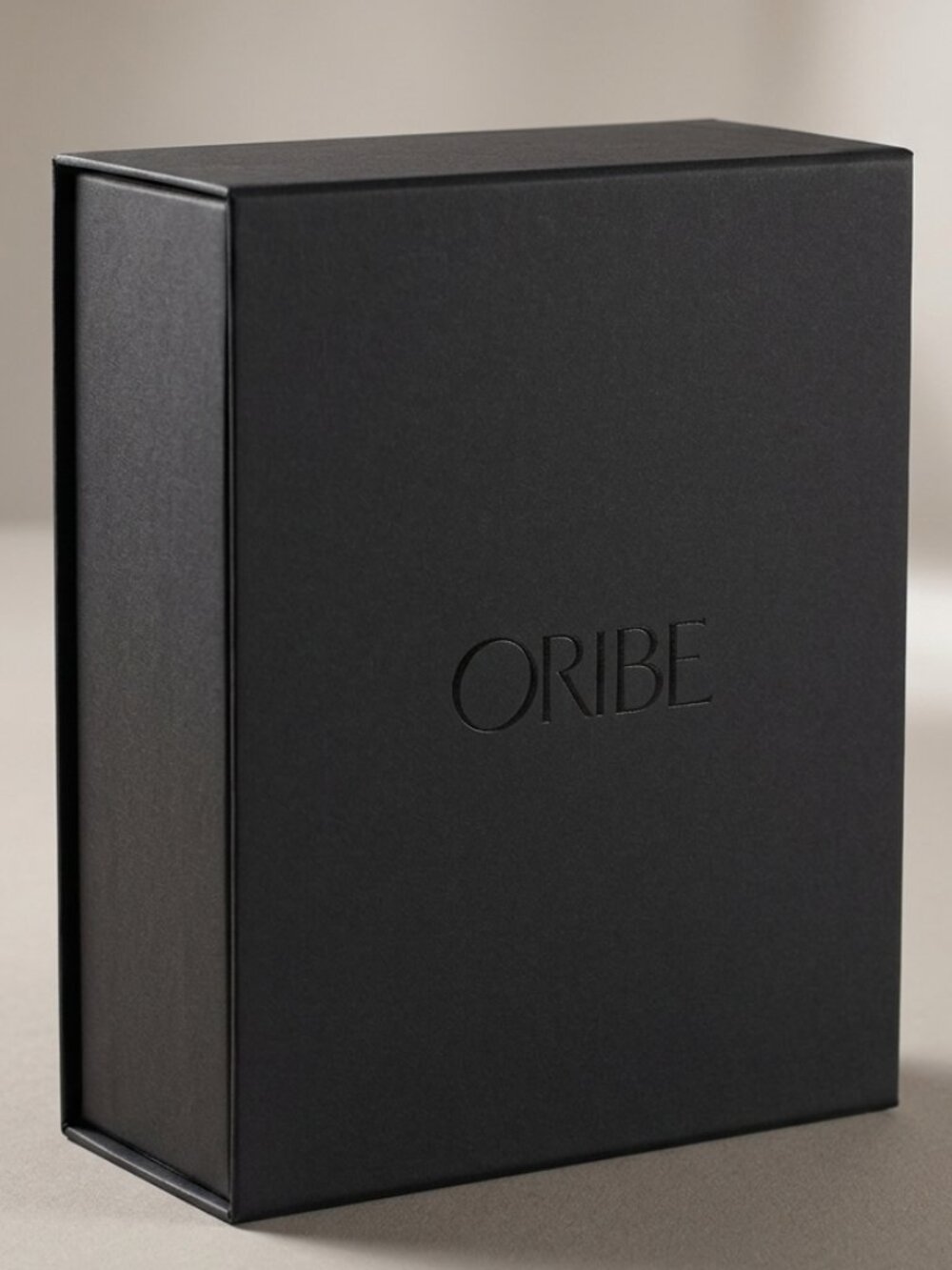 Oribe Run-Through Detangling Shampoo 8.5 oz - Picture 3 of 10